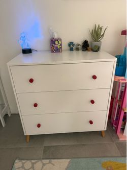 White 3-drawer dresser