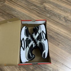 Mens Size 13 Nike shoes 