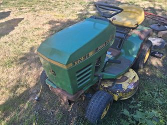 JOHN DEER RIDING LAWNMOWER