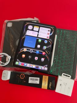 Apple IPad Pro 11” (M5 chip / 2025 Newest ) 256GB with keyboard, pen & Accessories (Warranty