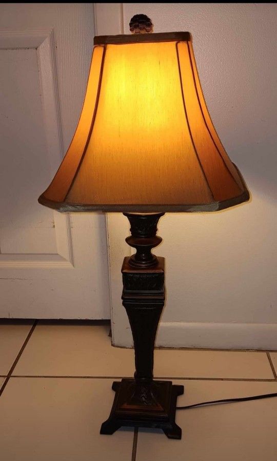 VINTAGE "Grandmother's house" heavy lamp with shade and bulb $10 FIRM