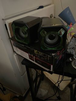 Computer speakers with lights