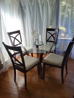 Beautiful  Scan Design  Dining  Table  42" In Diameter 