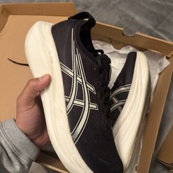 ASICS gel nimbus 27 size 11