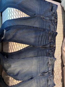 Hollister size 3