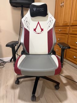 Selling as is 2025 secret lab titan evo Regular gaming chair