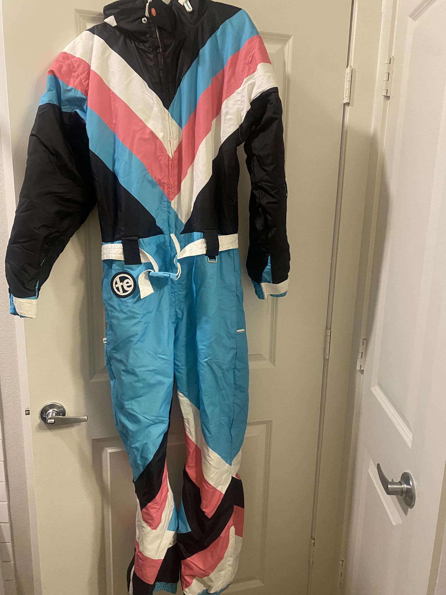 Ski suit. men’s small