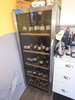 LANBO WINE REFRIGERATOR STAINLESS STEEL GREAT CONDITION 160 BOTTLE CAPACITY