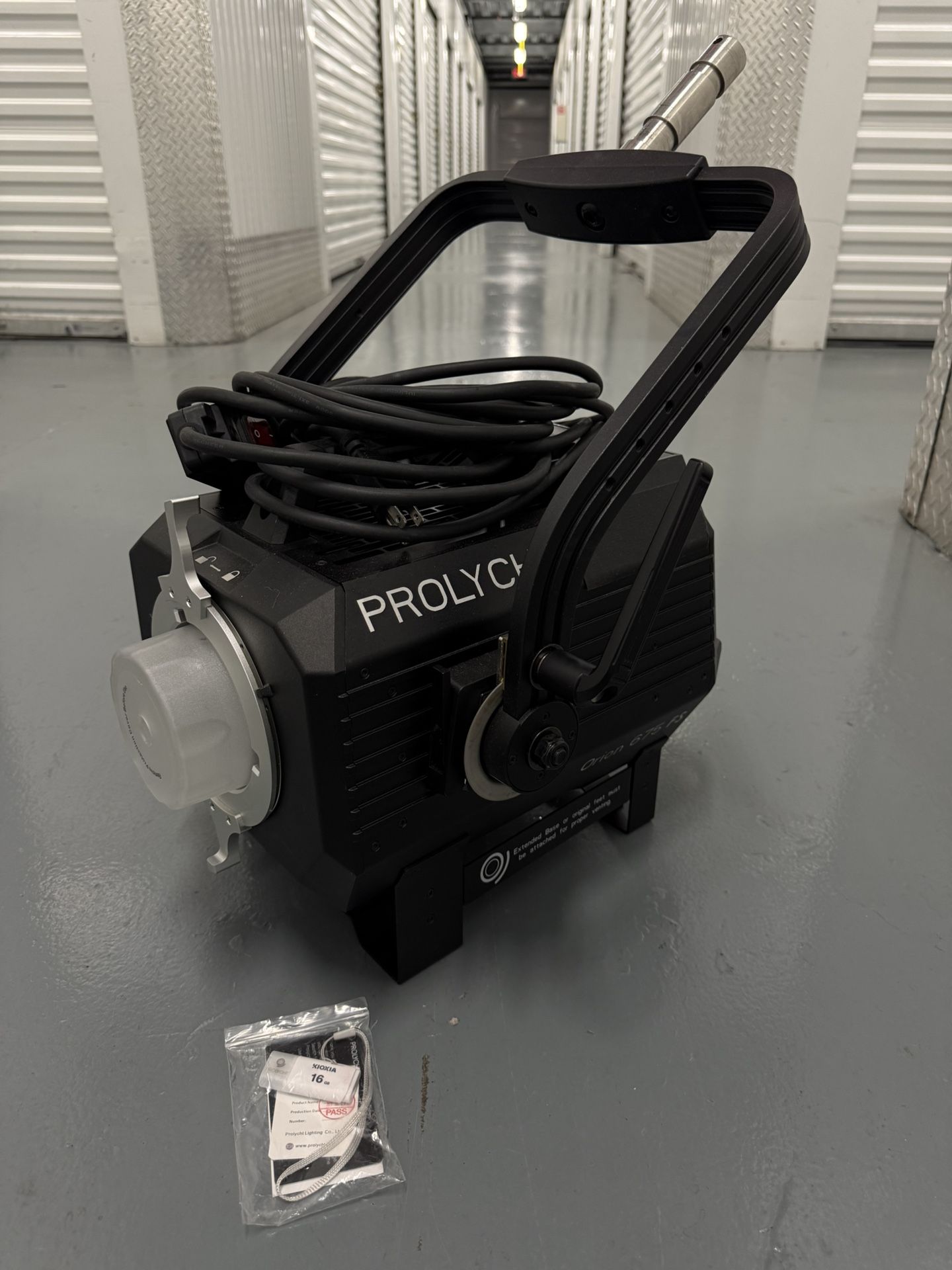 Prolycht Orion 675 FS