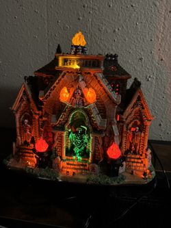 Lemax Spooky Town Halloween All Hallow's Mausoleum Lights Sounds BONUS Decor