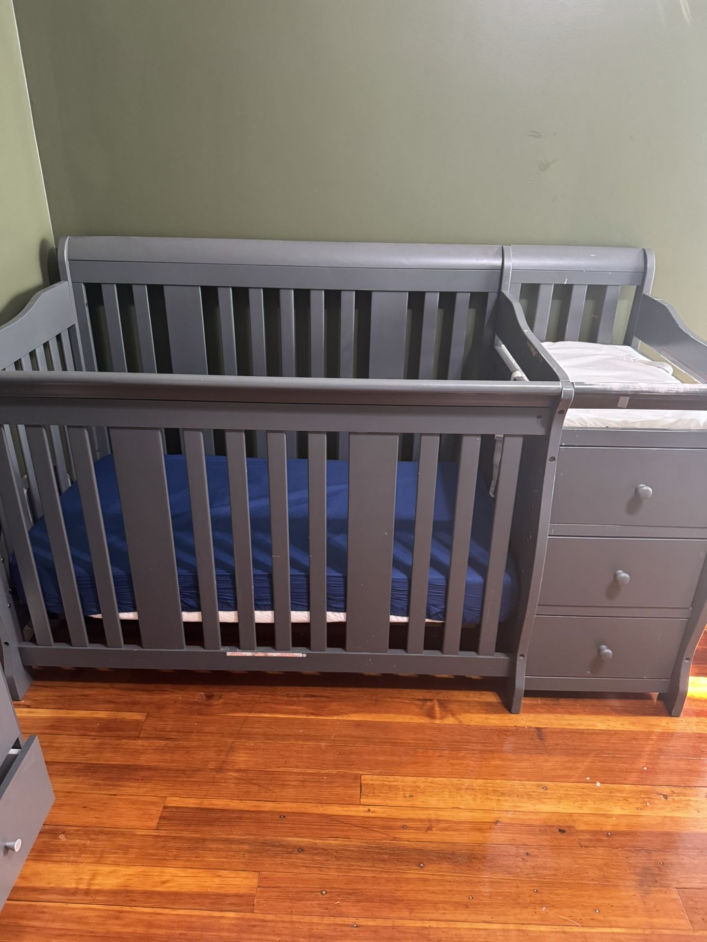 Free Baby Crib And Dresser