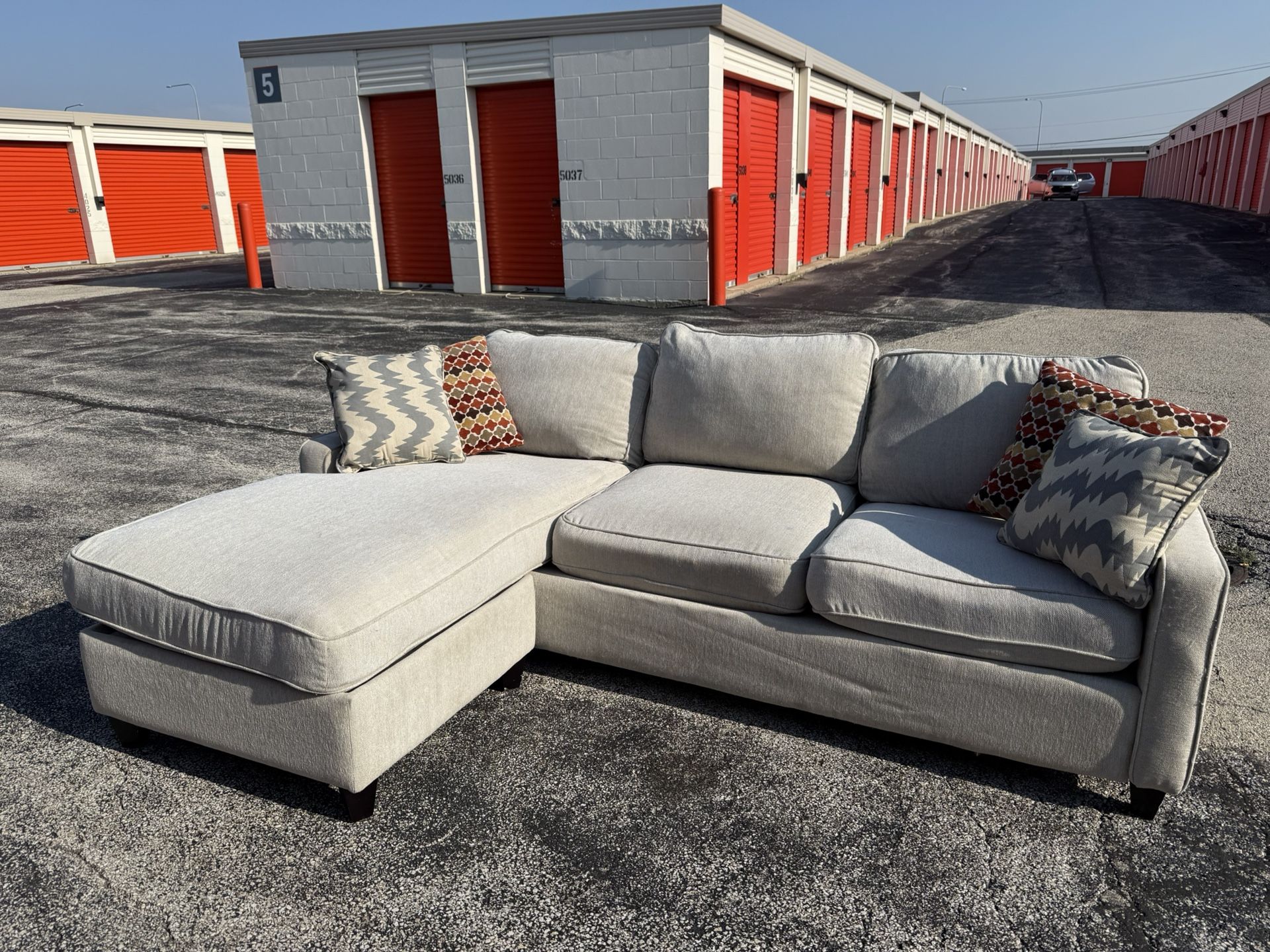 Gray Reversible Sectional Couch! ***Free CurbSide Delivery***