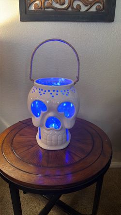 Pre-lit Ceramic Skeleton Latern with Box