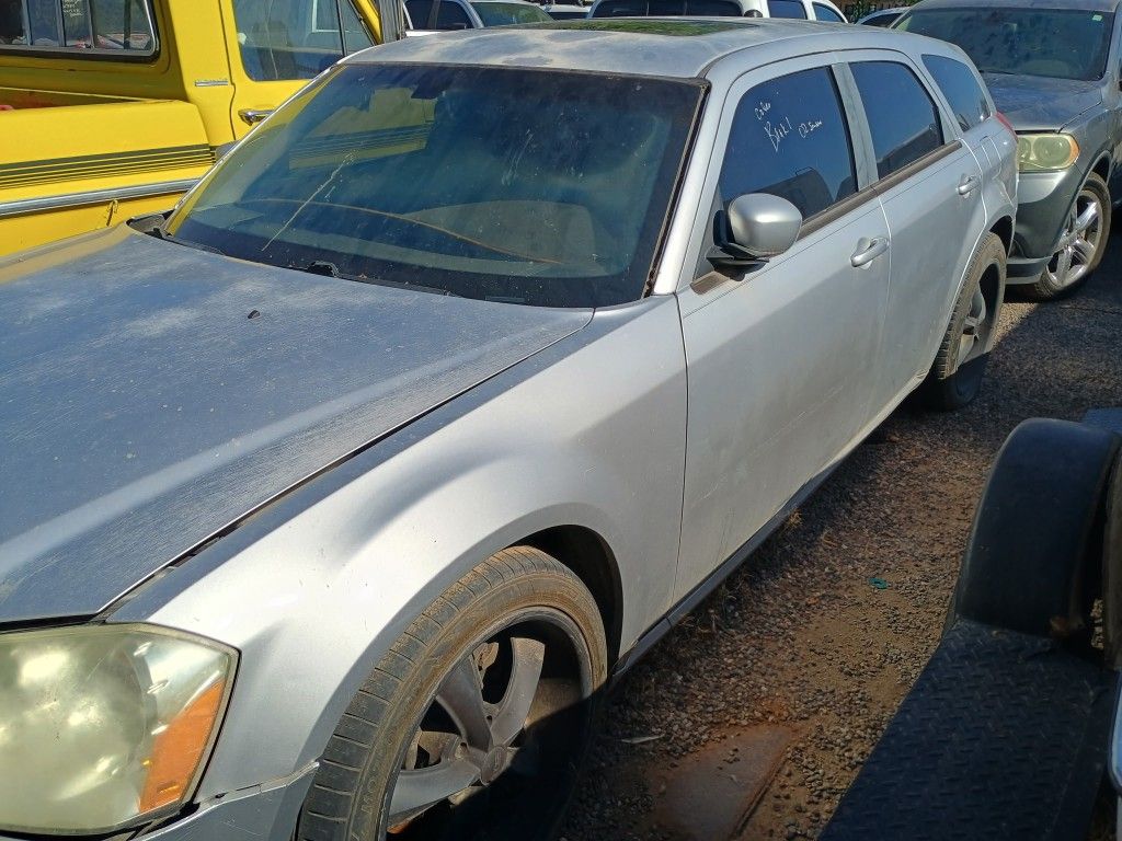 2005 Dodge Magnum