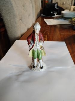 Vintage occupied Japan 1700s colonial man figurine 1945 6"