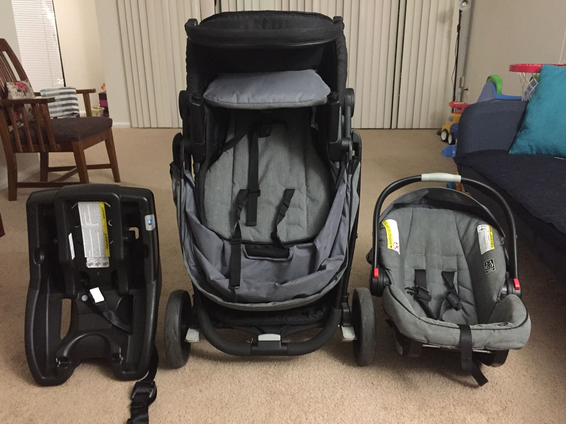 Graco click connect travel system- baby stroller and car seat with base