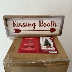 KISSING BOOTH SIGN
