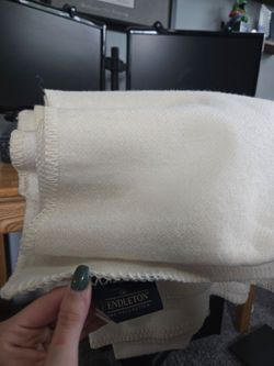 Pendelton Queen Ivory Blanket