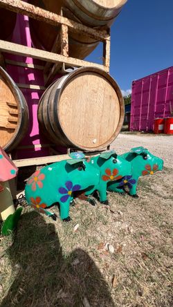 Green pigs metal art