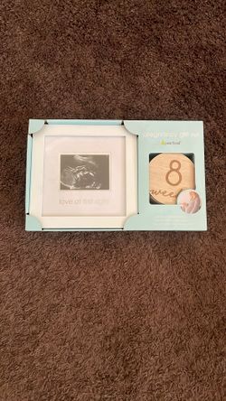 Pearhead Pregnancy Picture Frame W/ 8 Double Sided Wooden Props