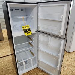 BRAND NEW Vissani
10.1 cu. ft. Top Freezer Refrigerator in Black Garage Ready