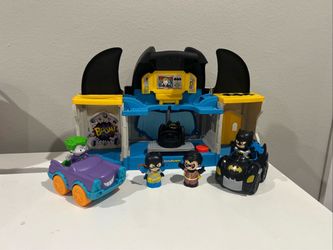 Fisher-Price Little People DC Super Friends Batman Batcave Playset Lot