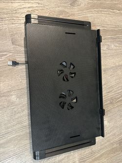 Laptop stand with fan
