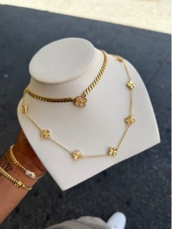 14k Gold clover necklace