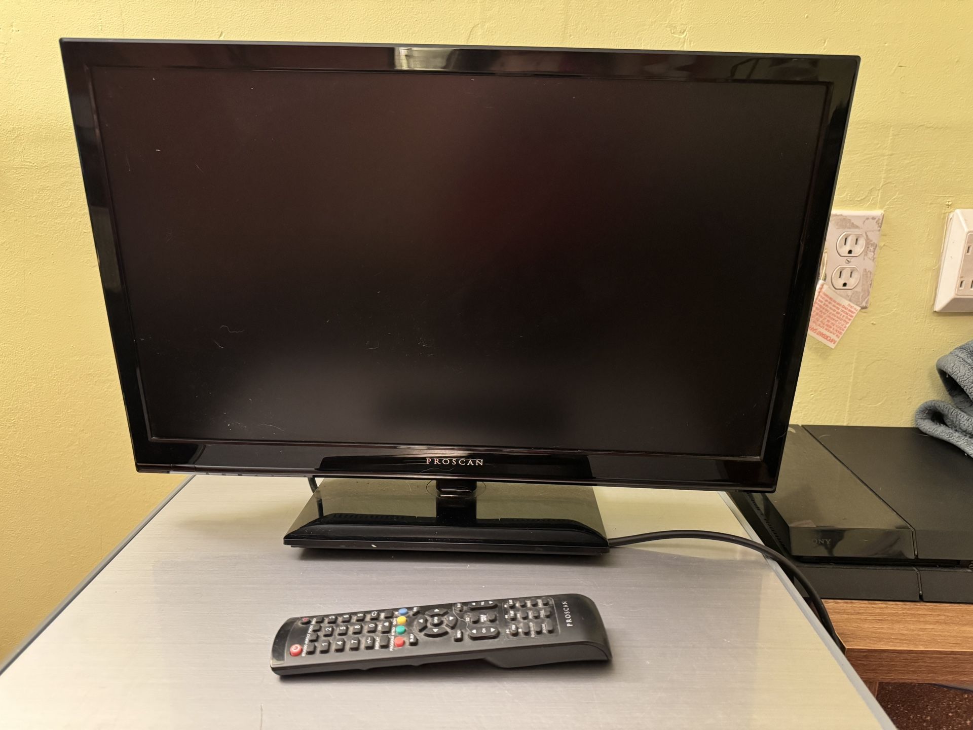 Small Tv with dvd player ( 22 inches)
