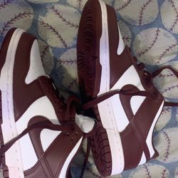 Zapatos Nike cafés talla Y6 - Nuevos.