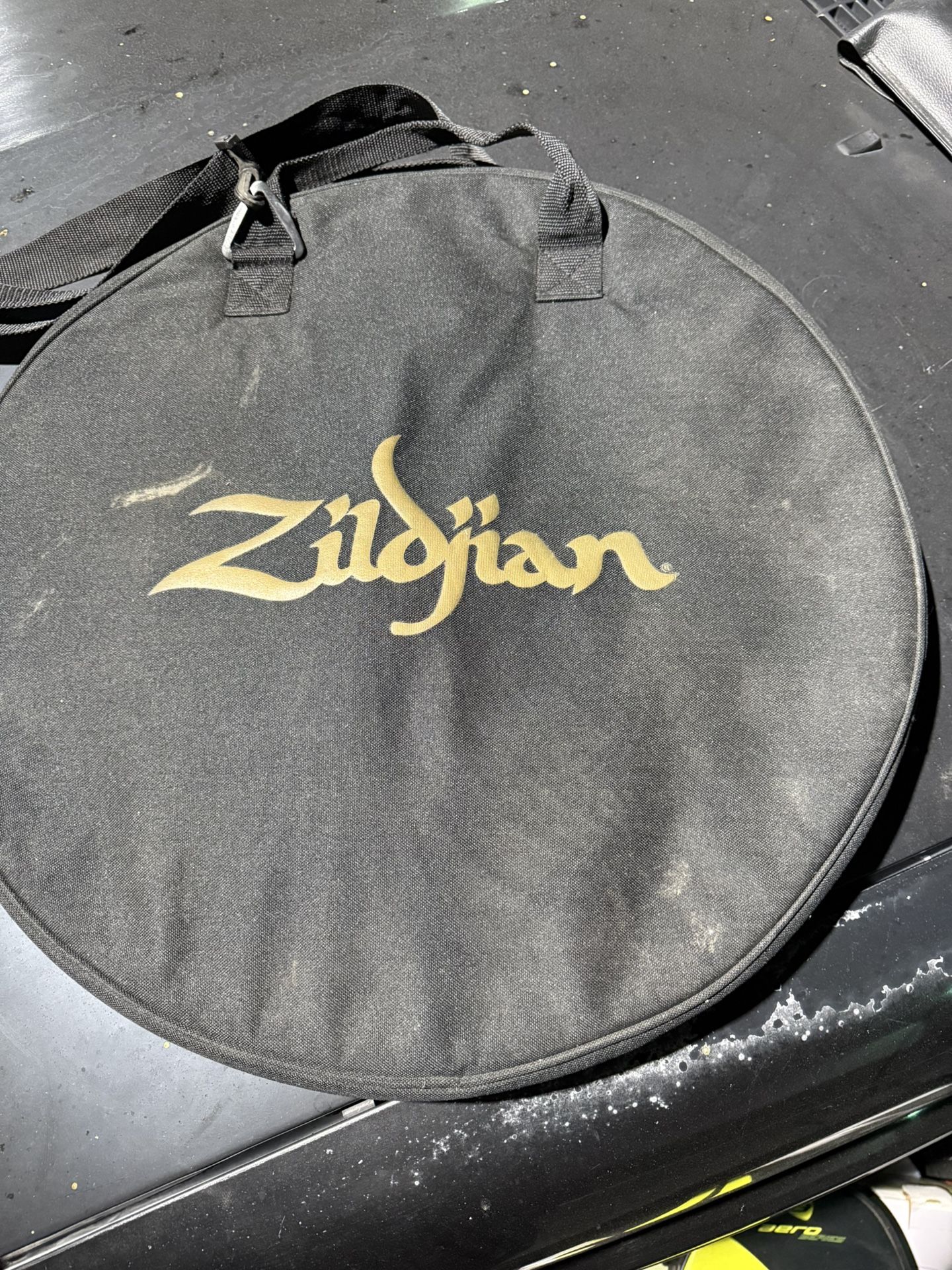 Zildjian 18 Cymbal Solid Condition With Case.