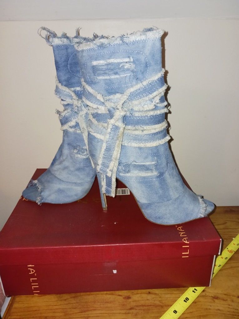 Very Nice Ladies Size 7.5 Denim Heeled Boots