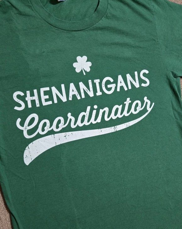 🍀🍀🍀🍀🍀 ST PATRICKS DAY FESTIVE TEE SZ SMALL