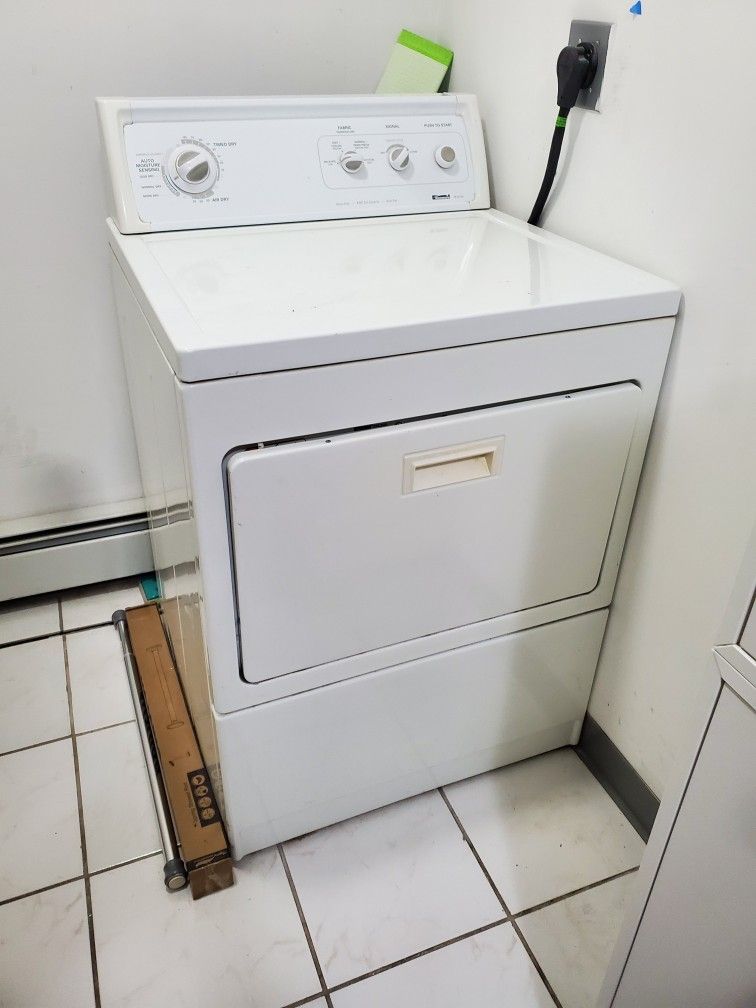 Kenmore 90 Series Dryer 9 Cubic Feet. Very Good.
