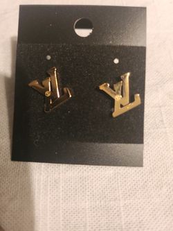 Stud Earrings 
