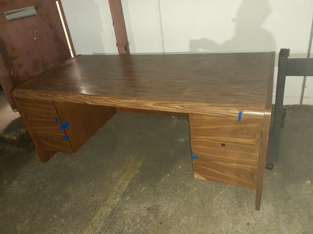 Free Desk just pick up