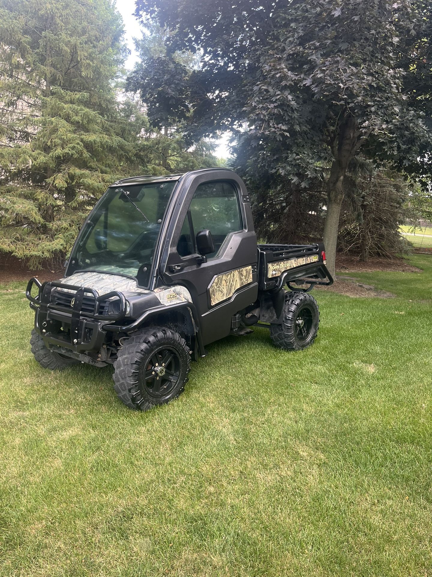 John Deere 825e XUV Heavy Duty Gator Side By Side W/ A Full Can All Terrain Vehicle