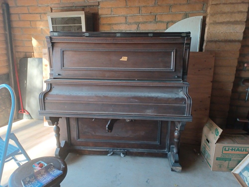 Prop Piano 