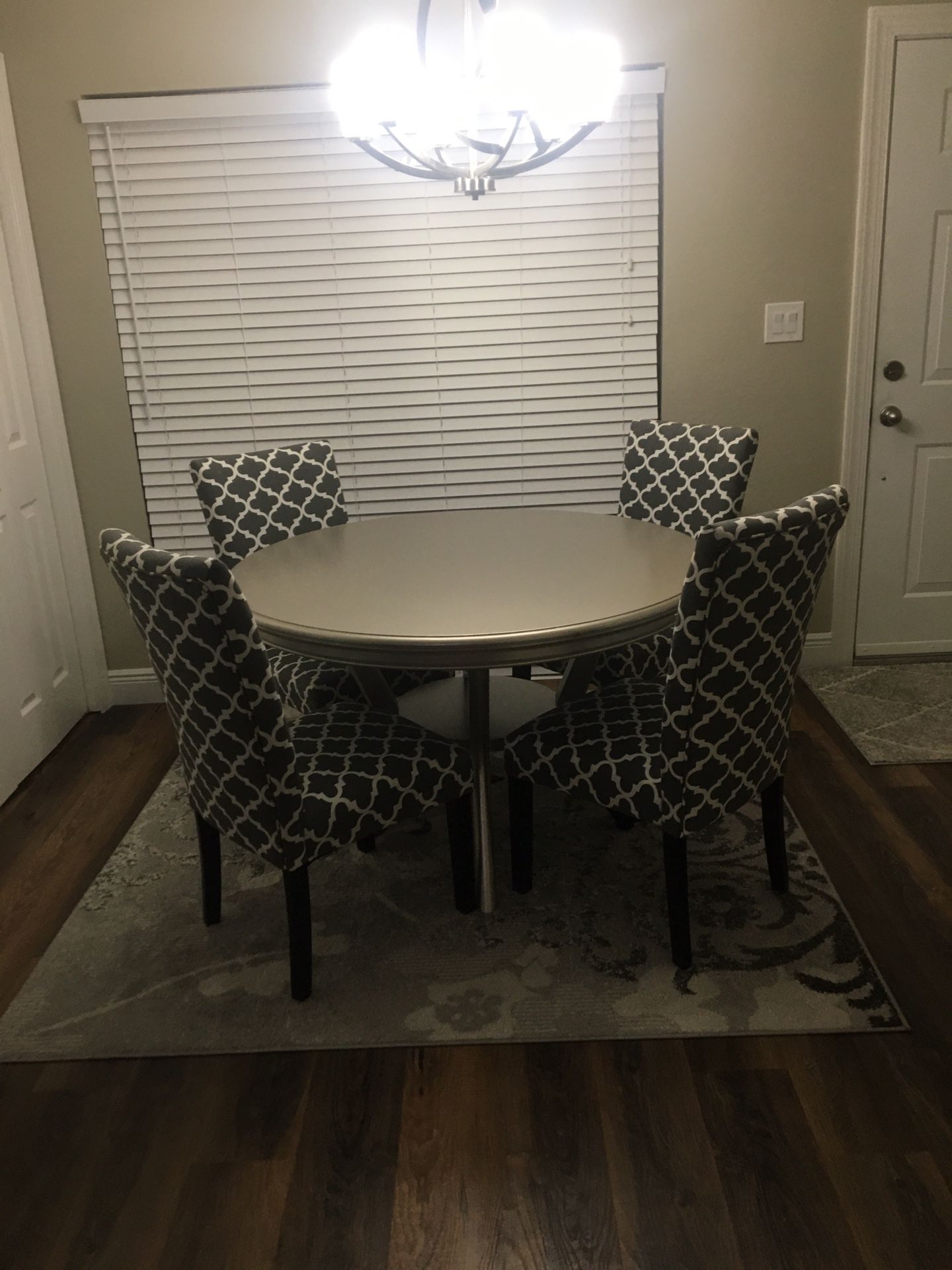 Round dining table with 4 chairs