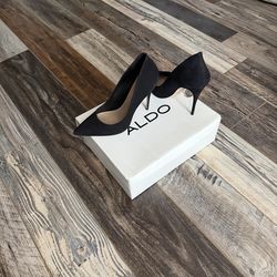 Women High Heels Shoes (Size 8.5)