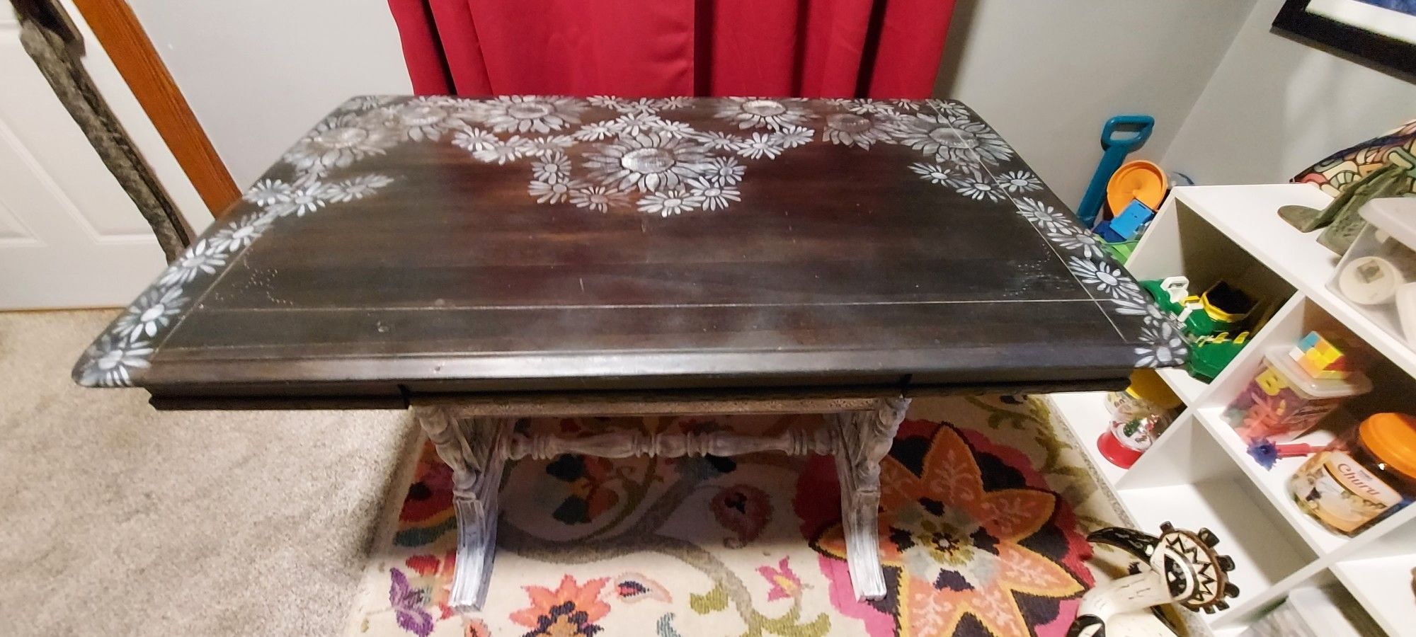 B/W Table and B/W Decor Items