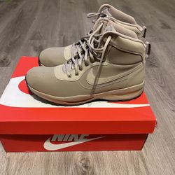 Nike Manoadome Khaki Boots Size 13 