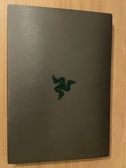 Razer blade 14 - 2022 with anti scratches wrap