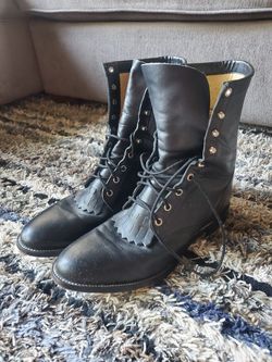 Justin Original Boots Round Toe size 10d asking 40 Pick up is in allen tx