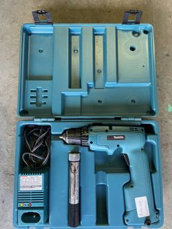 Makita 6011D Cordless Drill Driver Charger Battery And Case