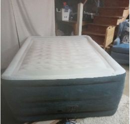Queen air mattress