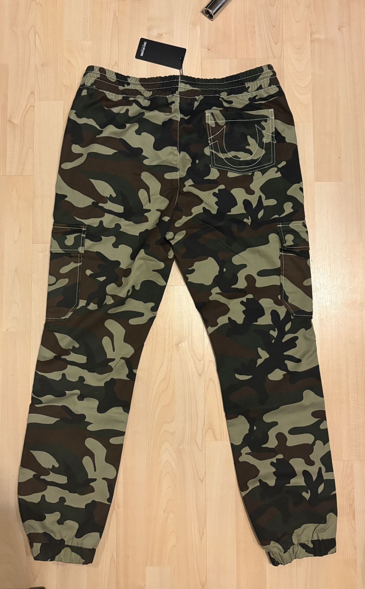 HUNTING CAMO CARGO SN JOGGER TRUE RELIGION JOGGERS BRAND NEW WITH TAGS