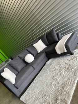 Nice grey sectional sofa couch (DELIVERY AVAILABLE)