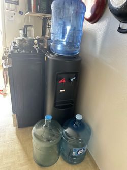 Water dispenser + 3 bottles