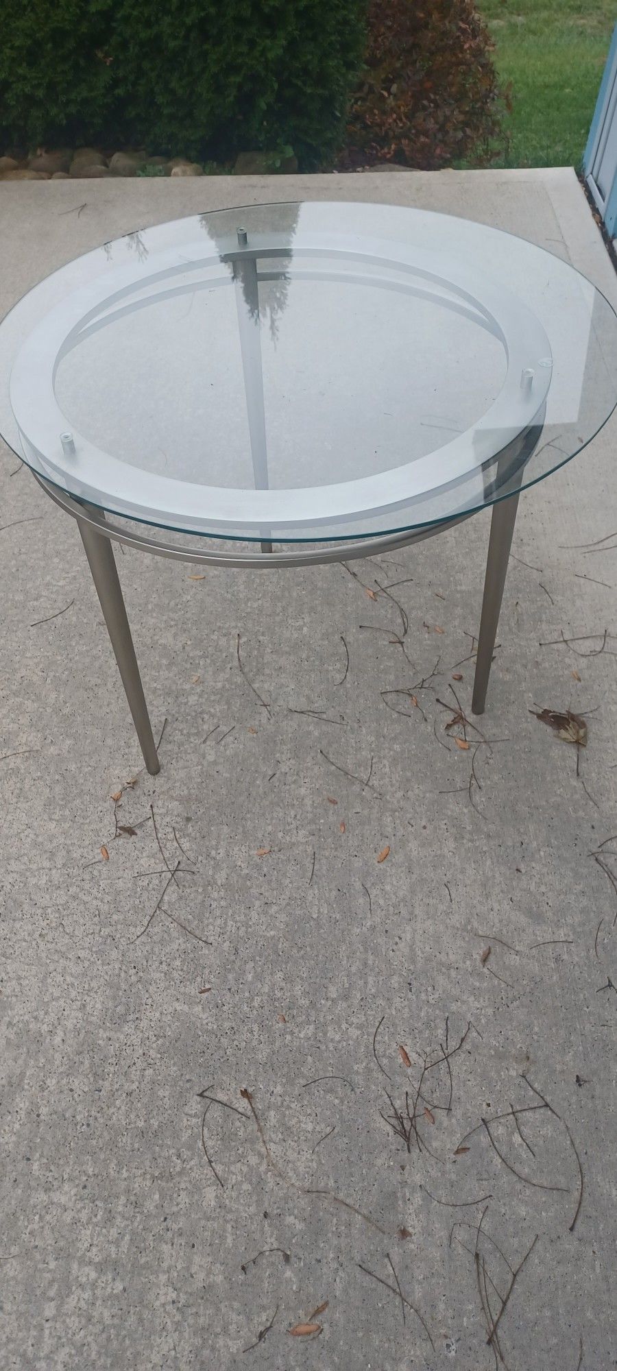 Ethan Allan: Round Glass Top Coffee Table